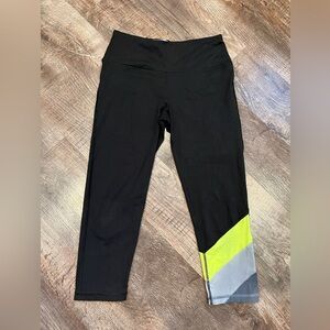 Victoria’s Secret Sport Knockout Capri Leggings